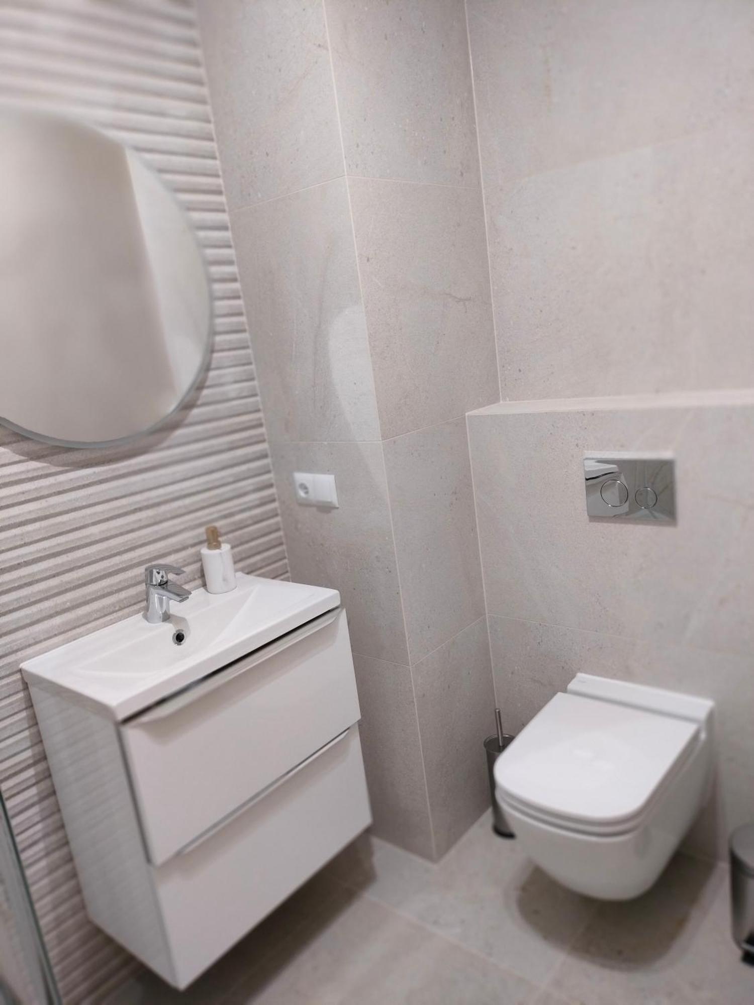 Karoliny 2 Self Check-in, Parking Apartment *