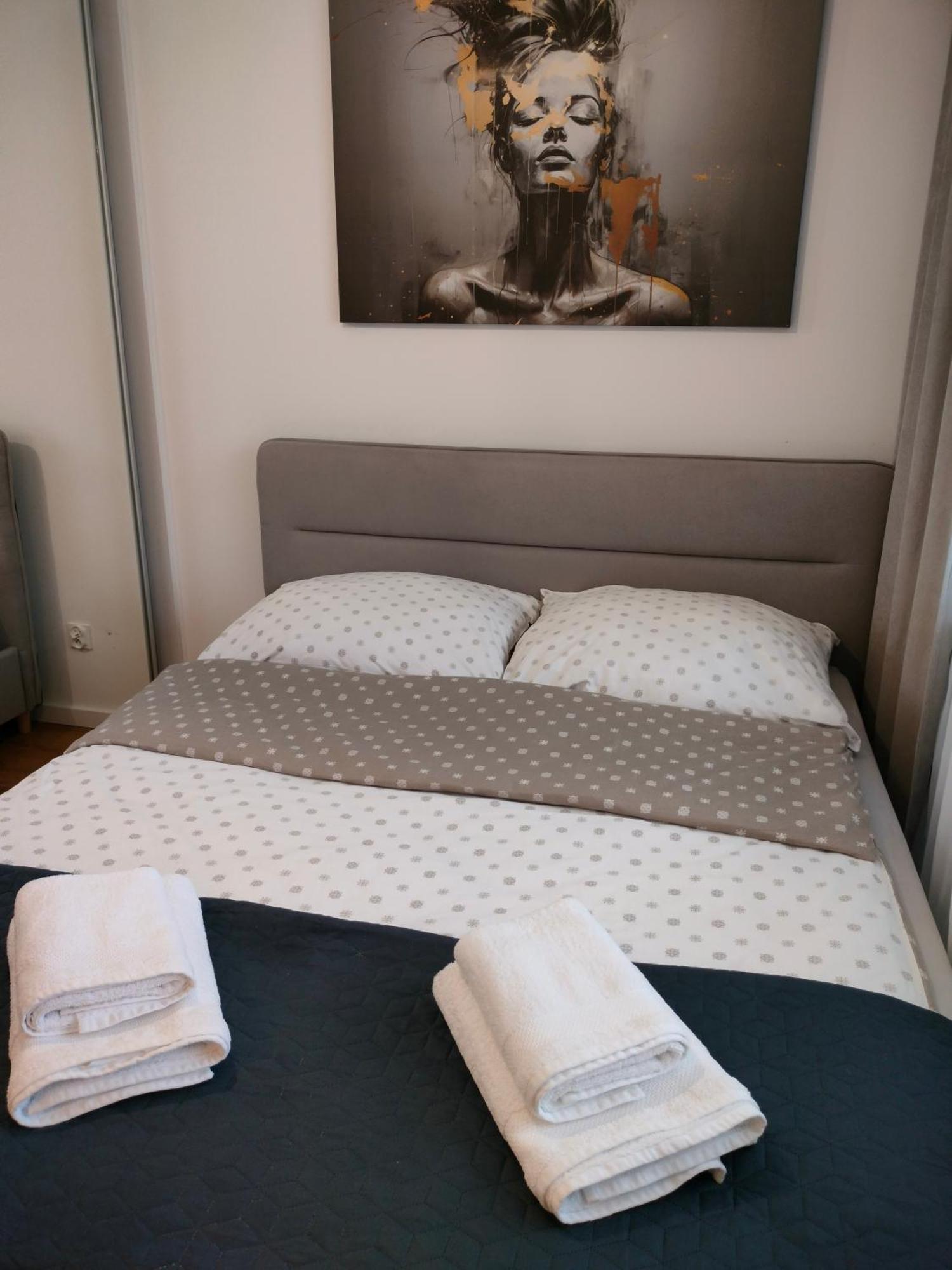 Apartment Karoliny 2 Self Check-in, Parking Rzeszow